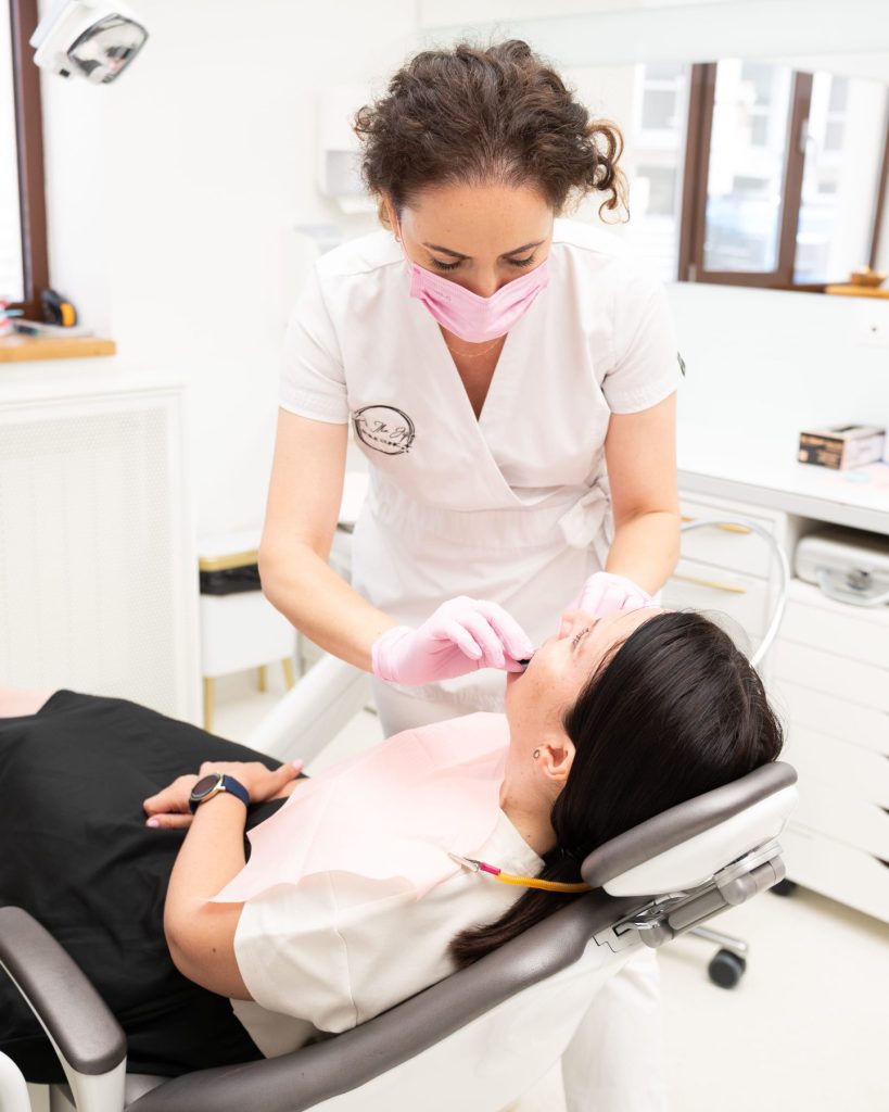 Endodonție la Microscop www.smilebydrilia.ro 2613
