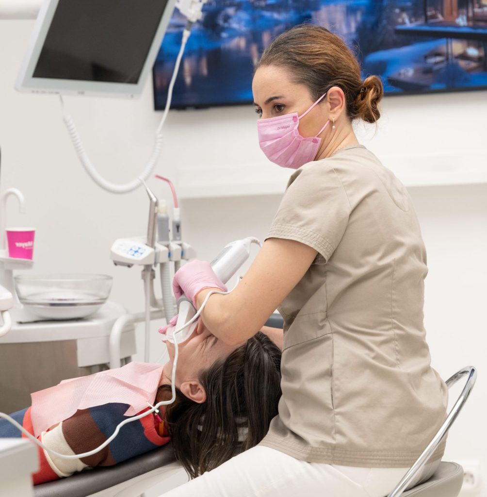 Endodonție la Microscop www.smilebydrilia.ro 2614
