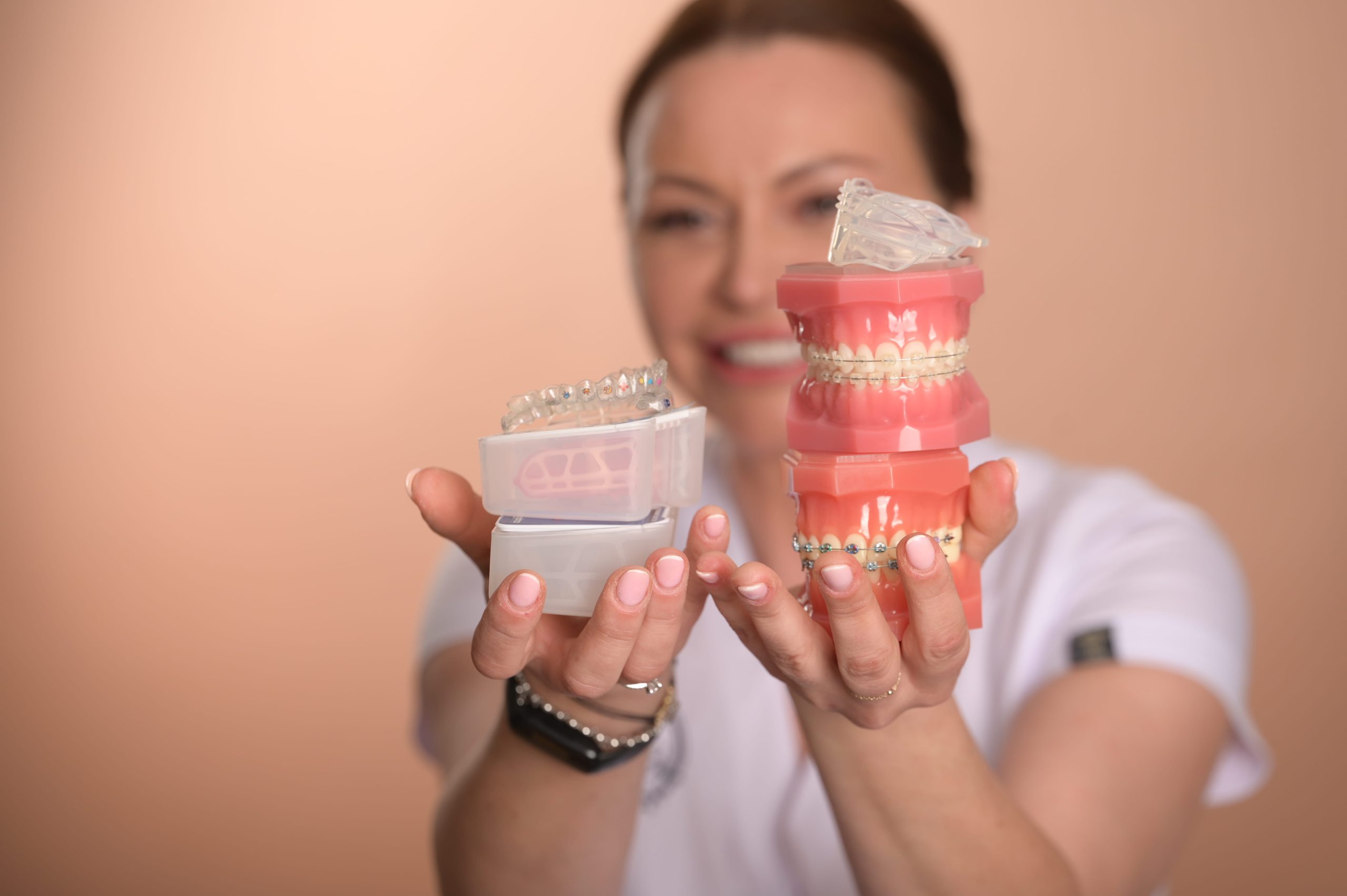 Ortodonție Modernă & Estetică Funcțională www.smilebydrilia.ro 2556