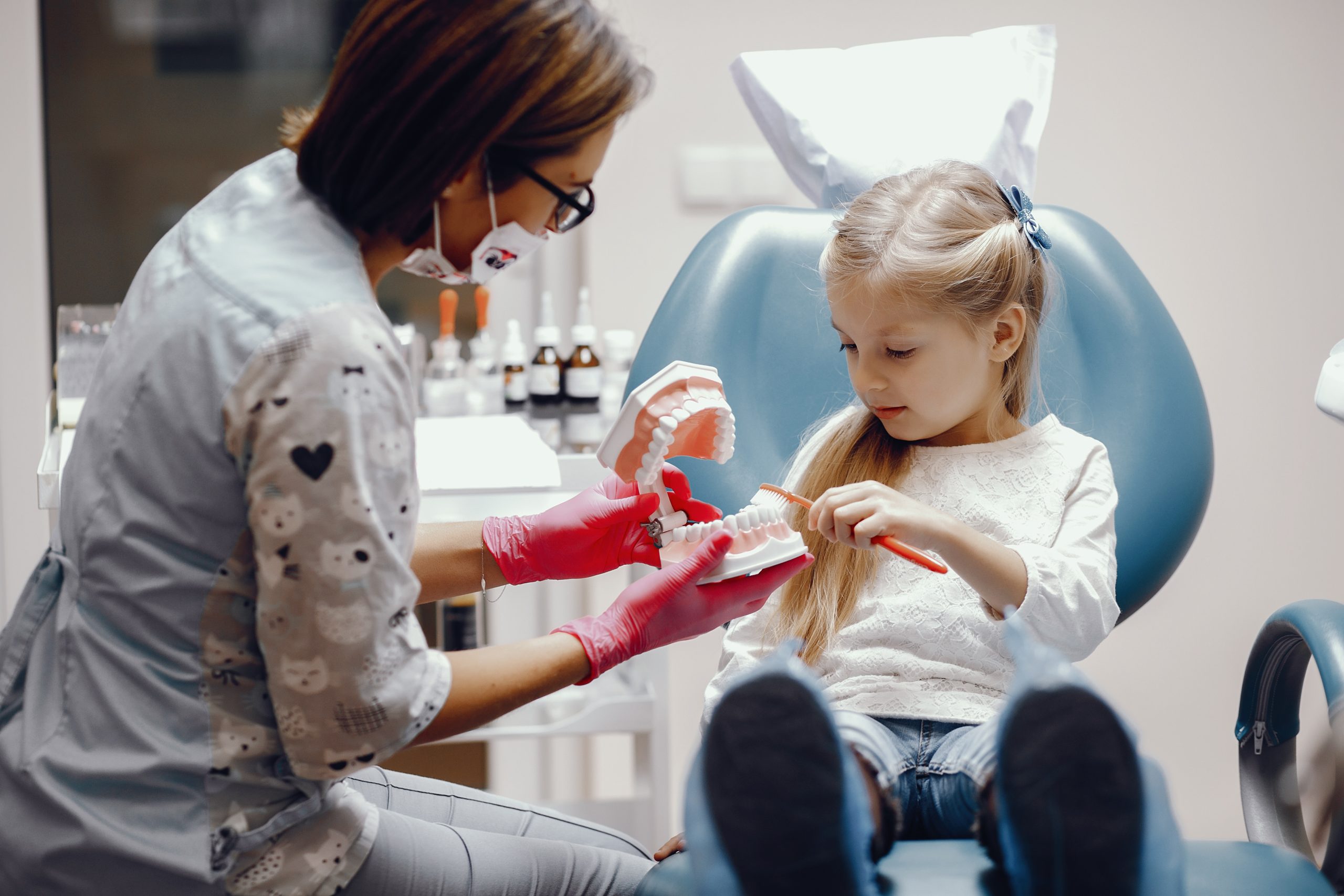 Gingivită sau parodontoză? Cum faci diferența? www.smilebydrilia.ro 2926