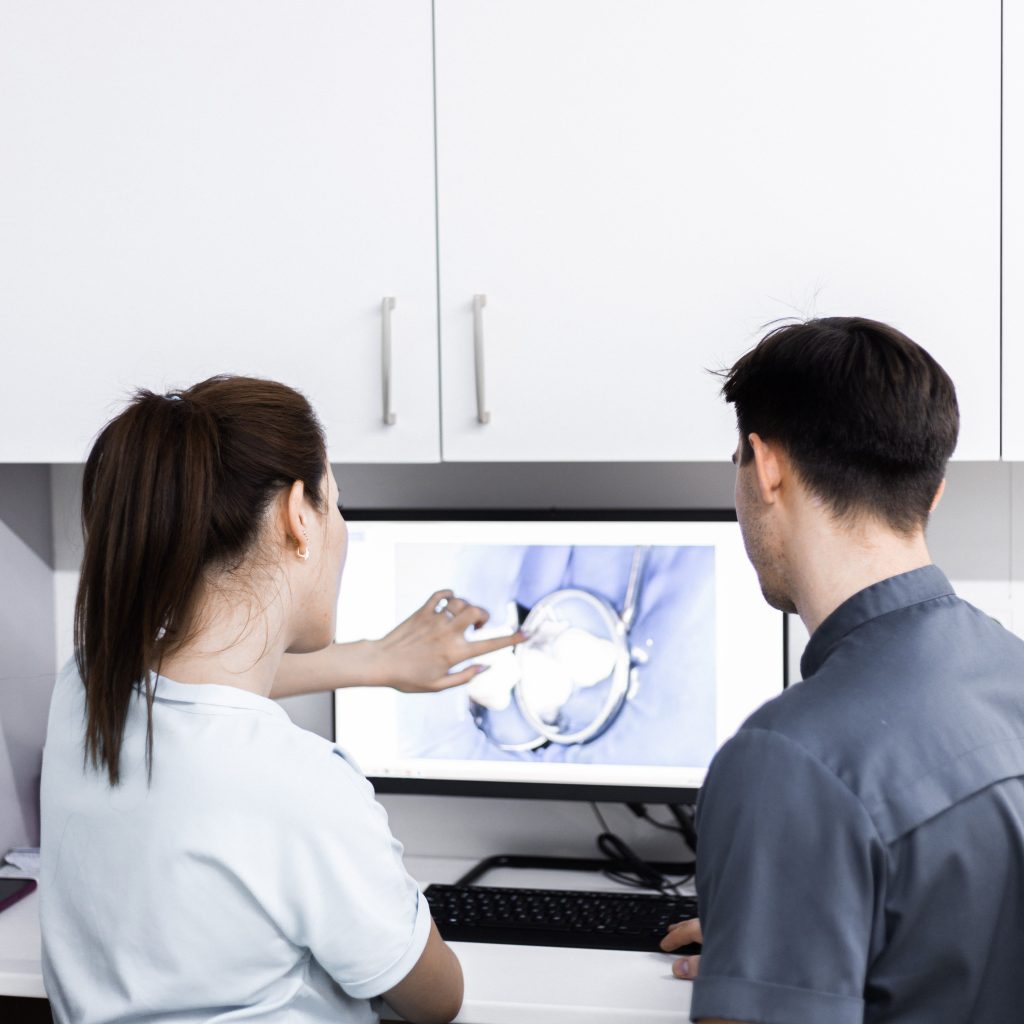  Implantologie & Dinți Ficși www.smilebydrilia.ro 3521