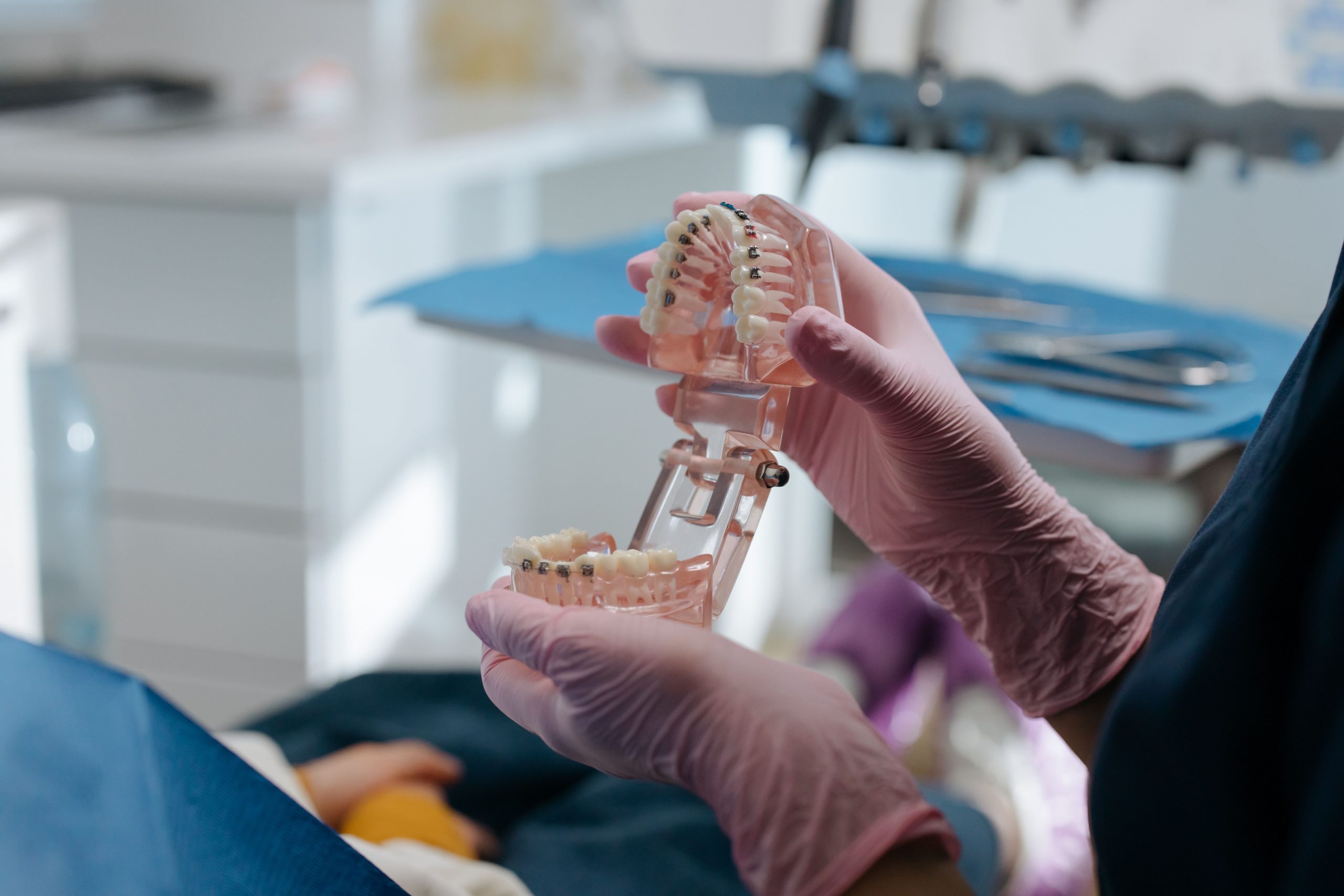 Cele mai frecvente întrebări despre ortodonție. Ghidul complet pentru pacienți www.smilebydrilia.ro 2956