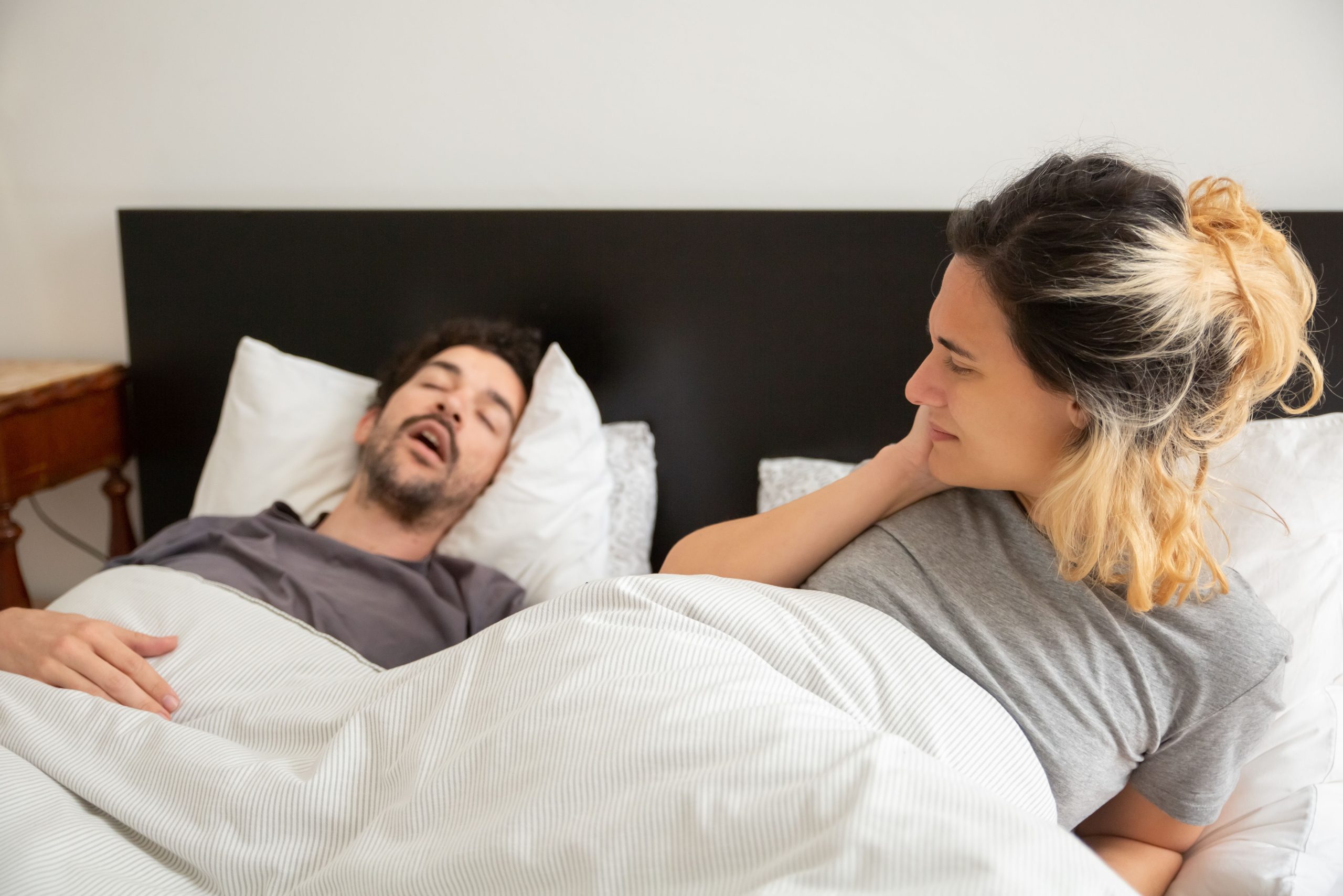 ORL, pneumolog sau ortodont? La cine merg dacă sforăi? www.smilebydrilia.ro 2998