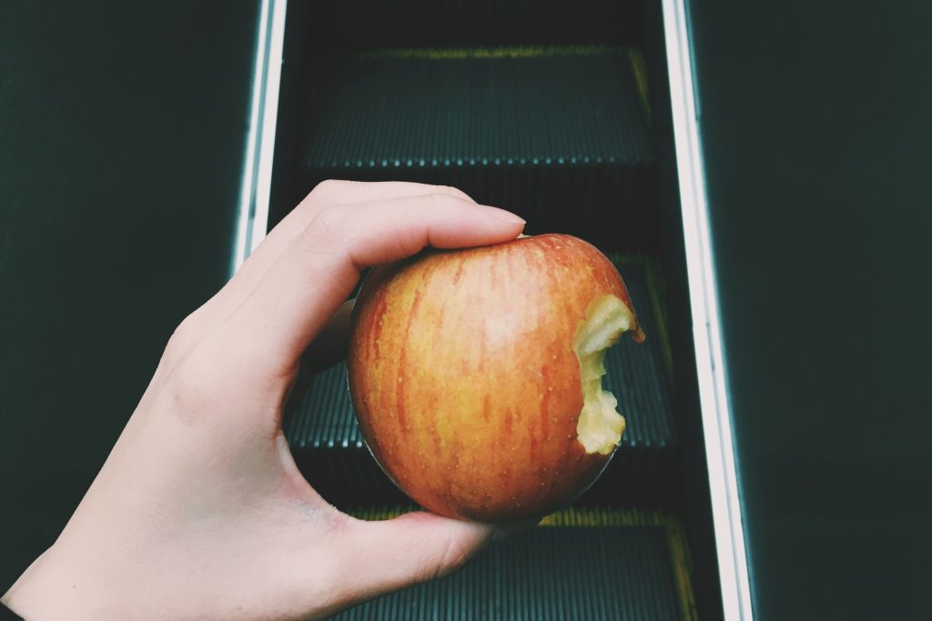 Ce ai voie să mănânci cu aparat dentar fix? Alimente recomandate și alimente de evitat www.smilebydrilia.ro 2939