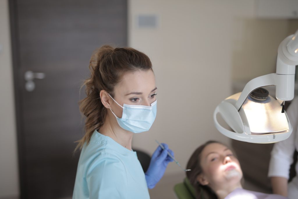 Parodontoza. Tot ce trebuie să știi despre boala care poate duce la pierderea dinților www.smilebydrilia.ro 2896